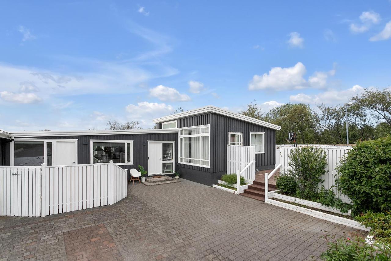 House - Villa With Garden And Hot Tub, 2 Min From Reykjavik Garthabaer 外观 照片
