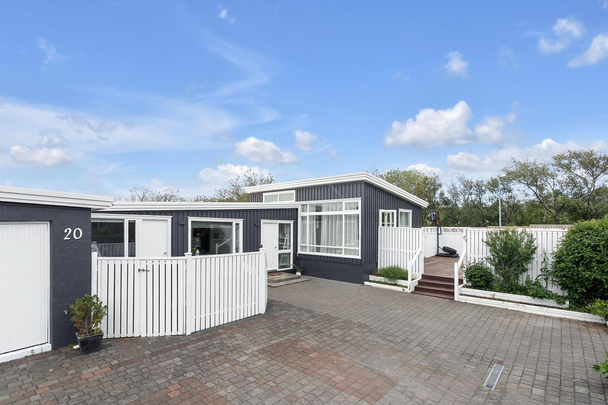 House - Villa With Garden And Hot Tub, 2 Min From Reykjavik Garthabaer 外观 照片