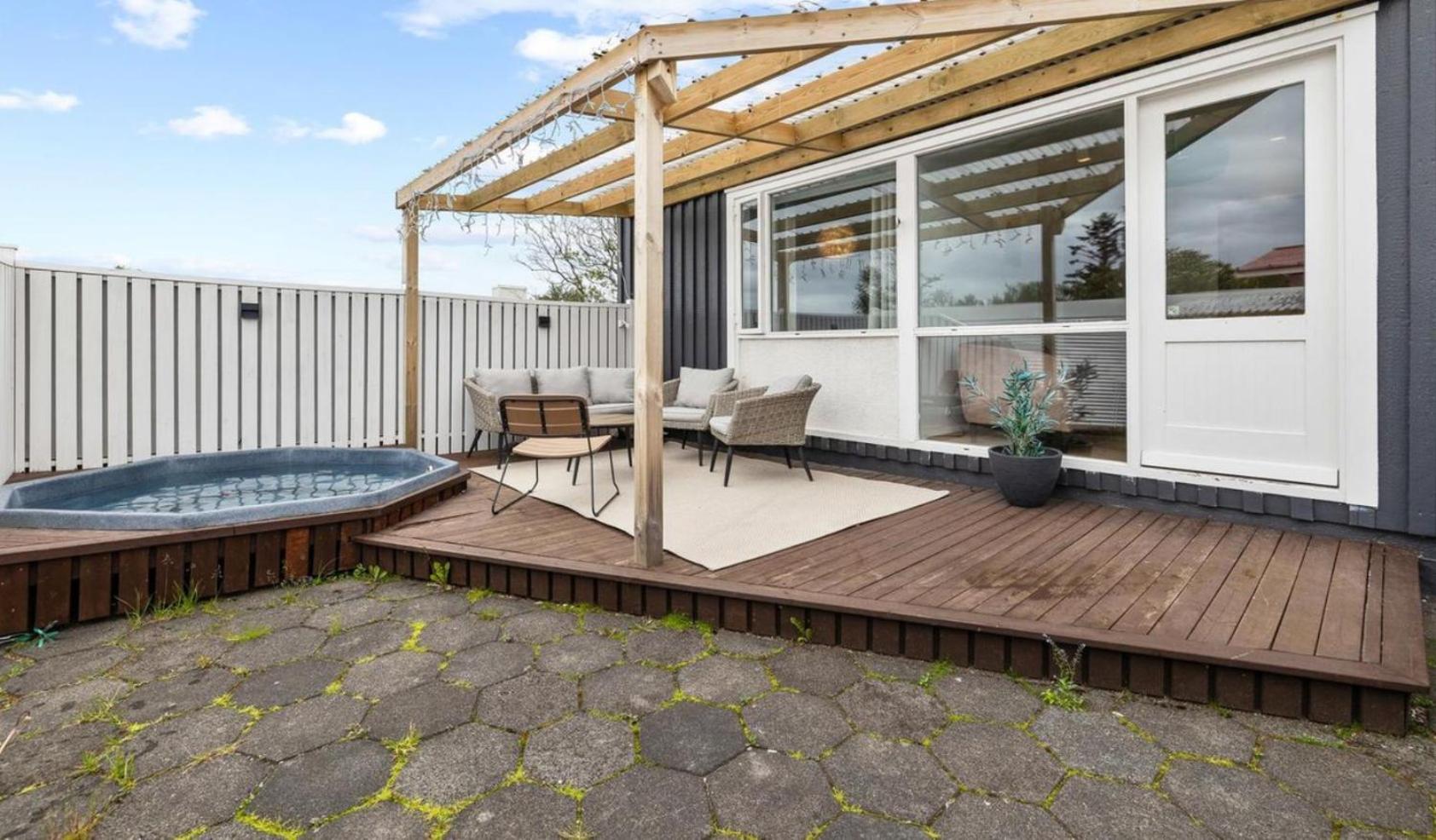 House - Villa With Garden And Hot Tub, 2 Min From Reykjavik Garthabaer 外观 照片