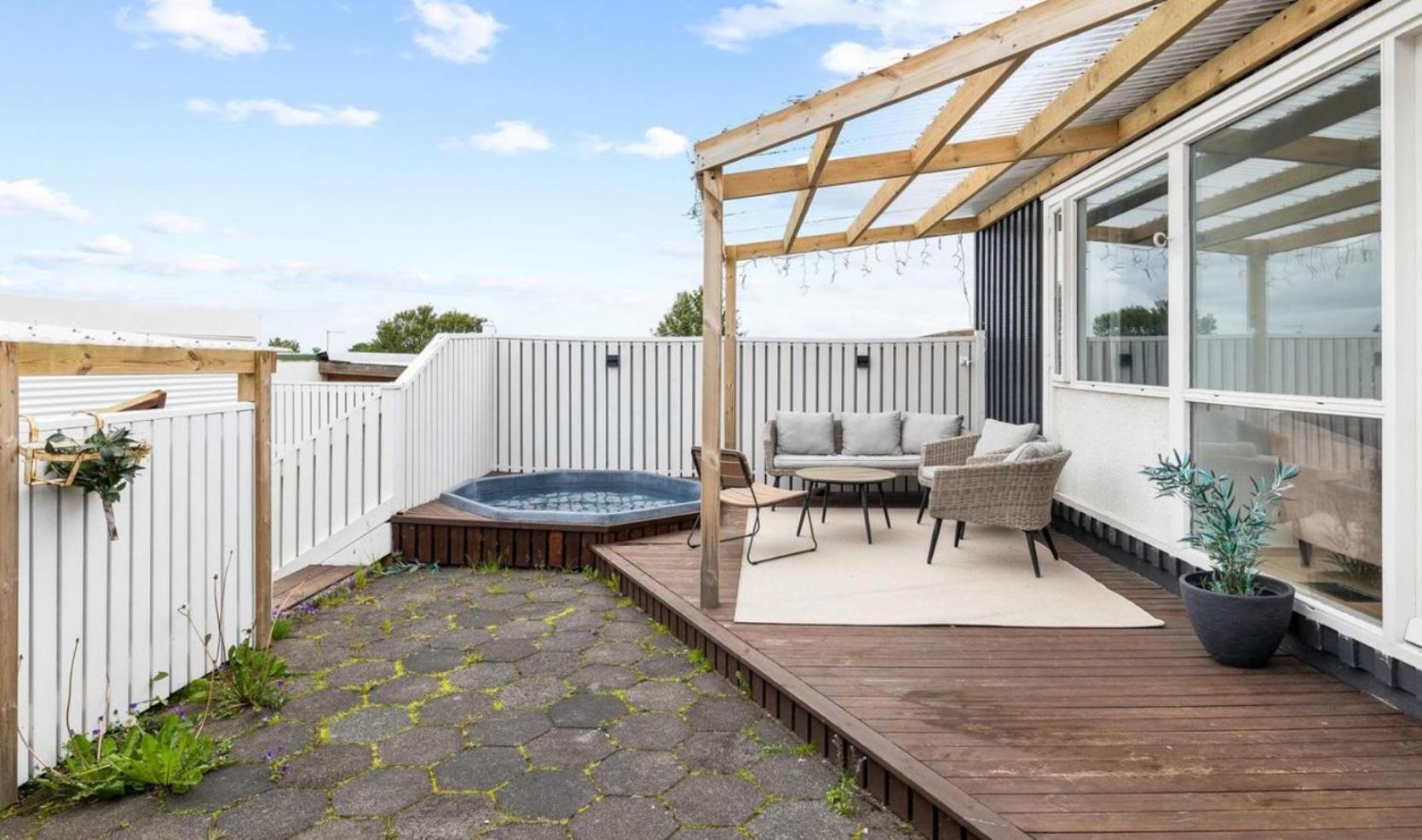 House - Villa With Garden And Hot Tub, 2 Min From Reykjavik Garthabaer 外观 照片